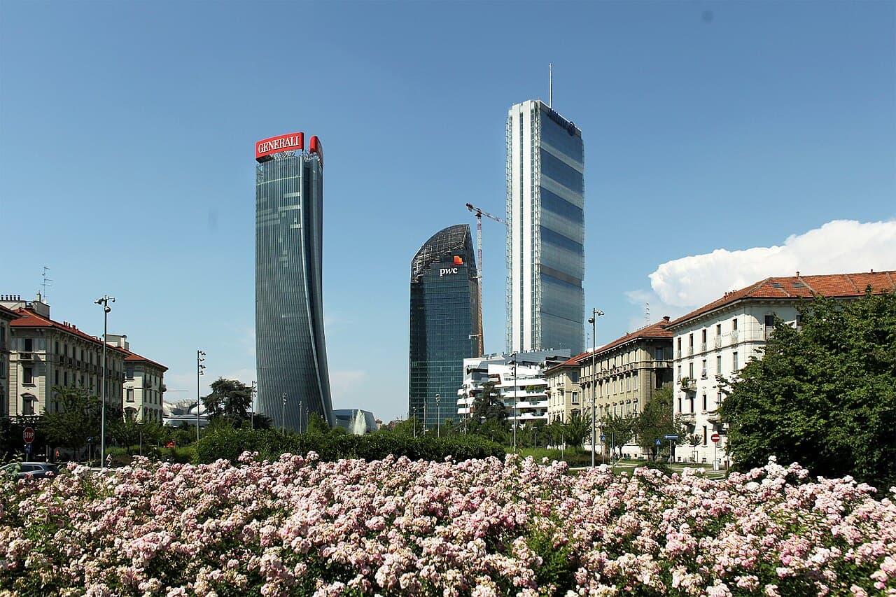 In Piazza Tre Torri, all’uscita della metropolitana M5.